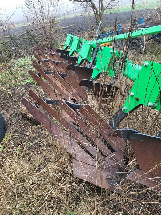 Плуг п'ятикорпусний