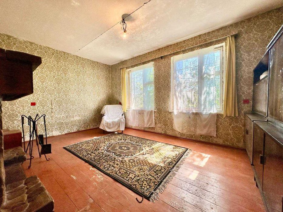 Двоповерховий будиночок із сауною біля озера, поруч із м. Дрогобич