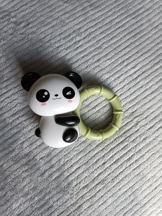 Panda, grzechotka