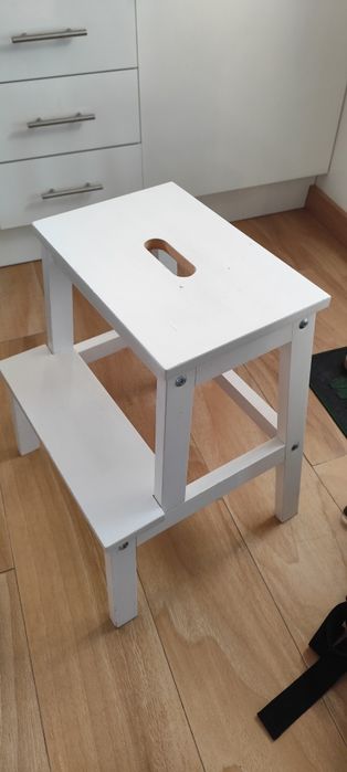 Escadote IKEA BEKVÄM branco – madeira maciça