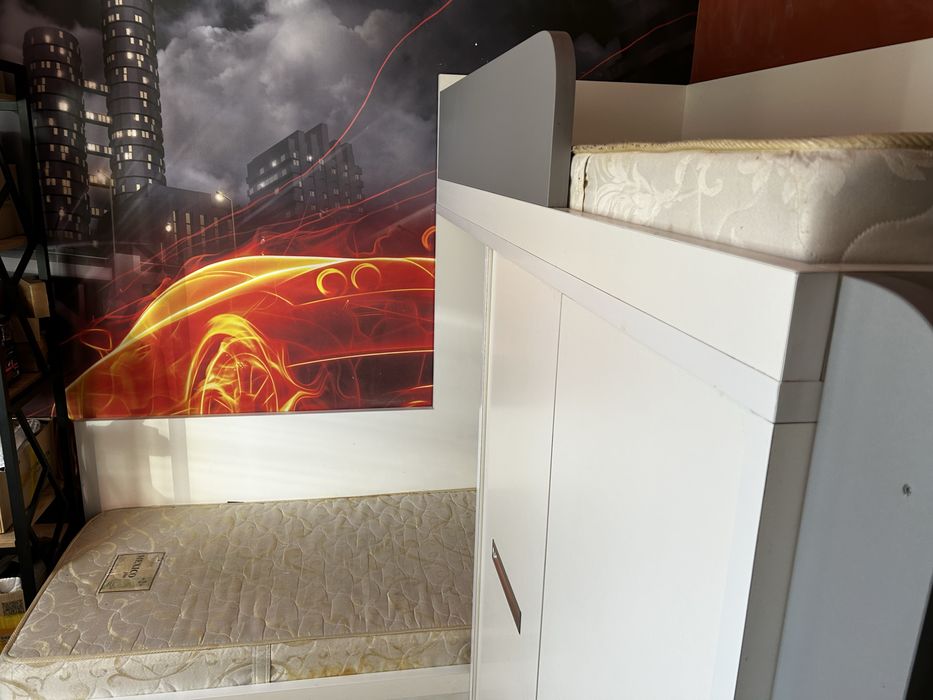 Двухьярусная кровать