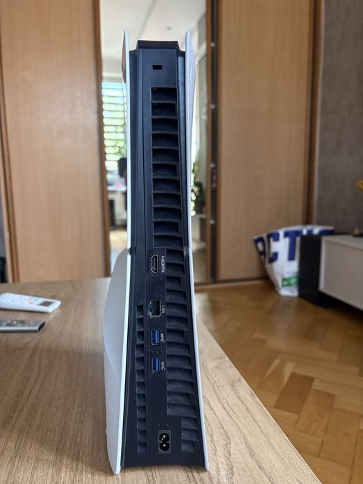 PS5 slim z napedem 1Tb 1 pad z orginalnym pudelkiem.
