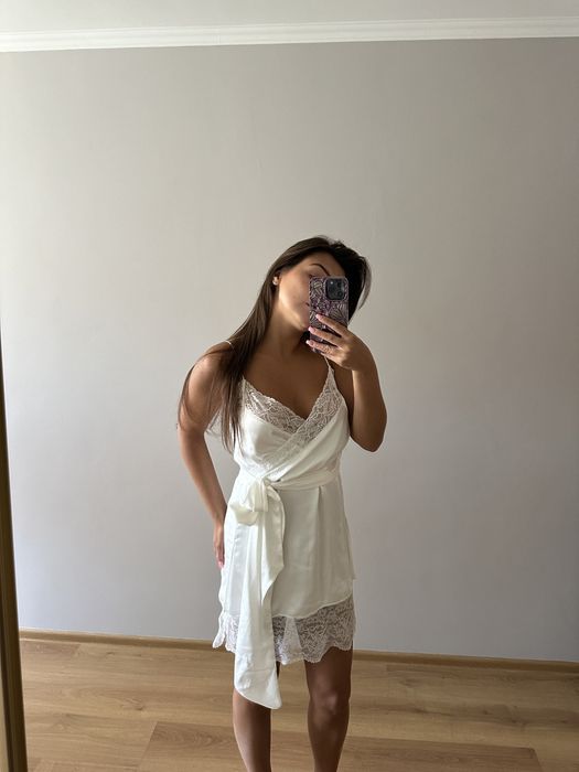 Сукня з мереживом