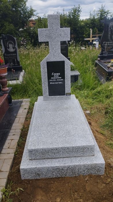 Пам'ятники з мрамурної крихти від виробника LMR