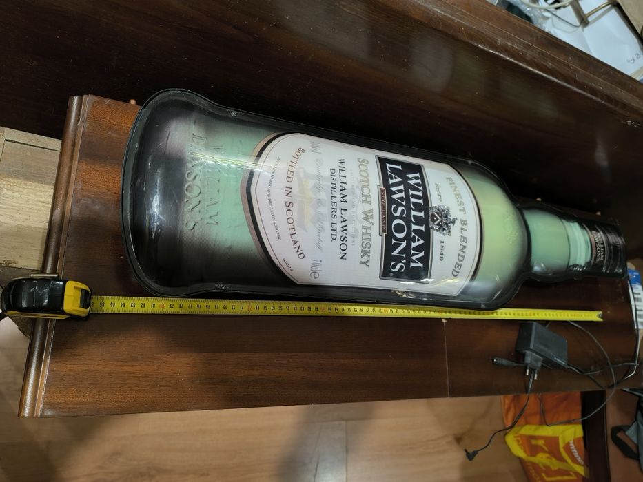 Publicidade luminosa garrafa William Lawson's