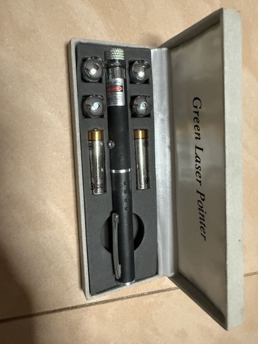 Laser punktowy z roznymi koncowkami w etui