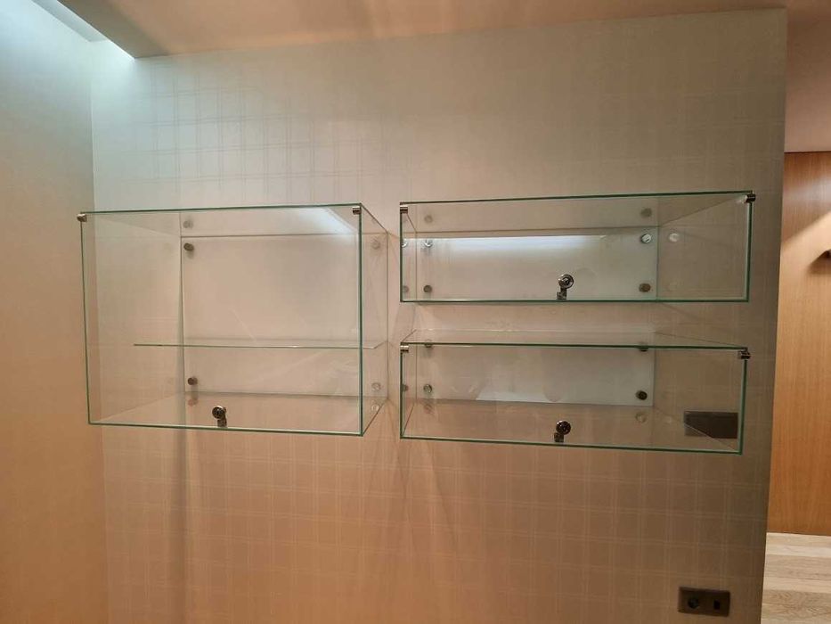 Caixas/Vitrines em Vidro Temperado com Fechadura