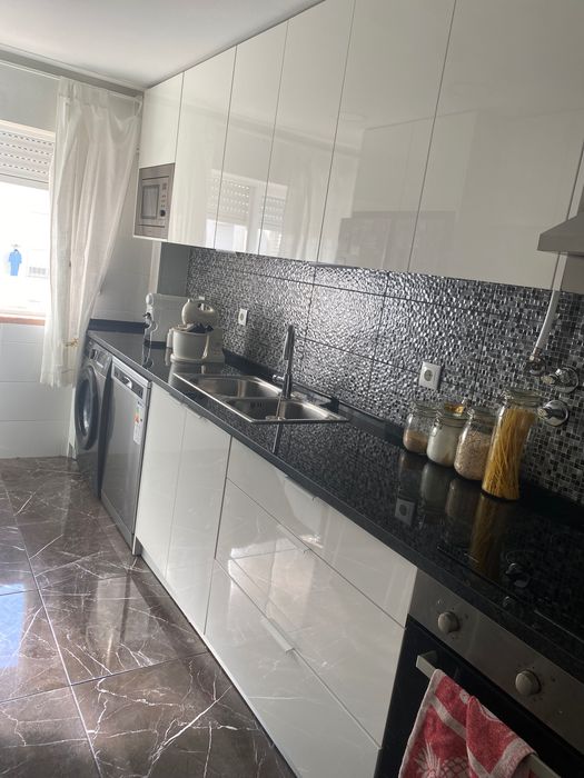 Alugo uma suite em apartamento