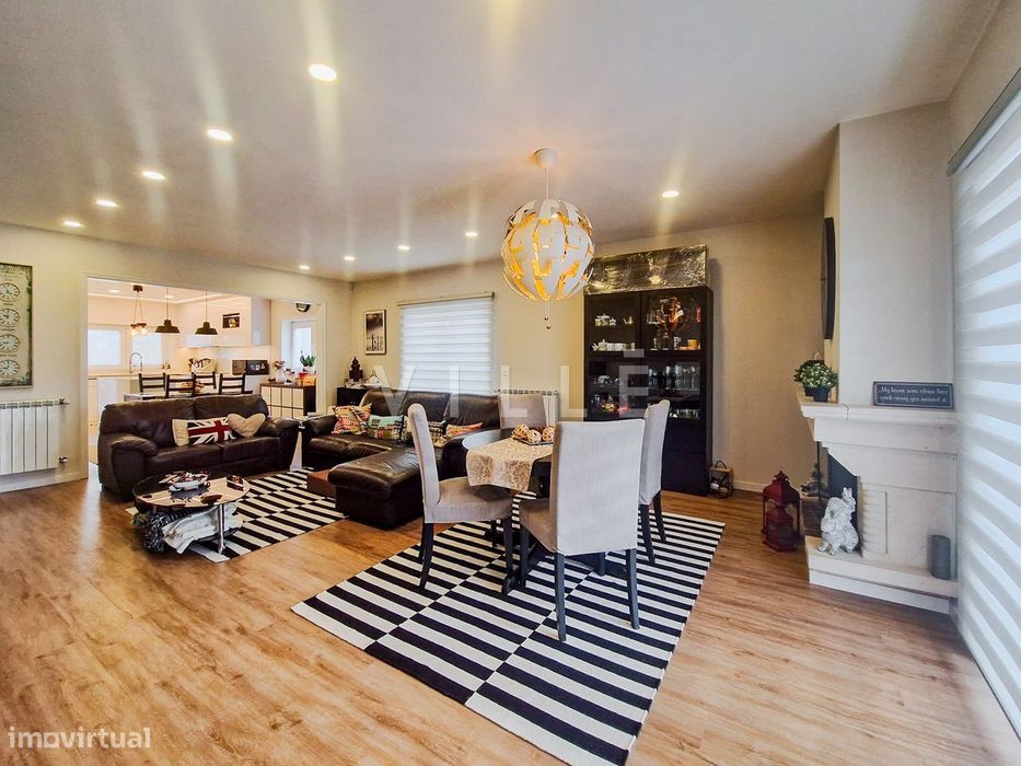 Moradia Isolada Renovada T3 com anexos e quintal