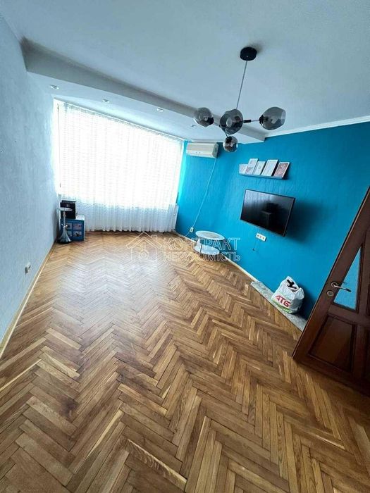 Продається  3кімн.кв.  центр . Гімназійна набережна