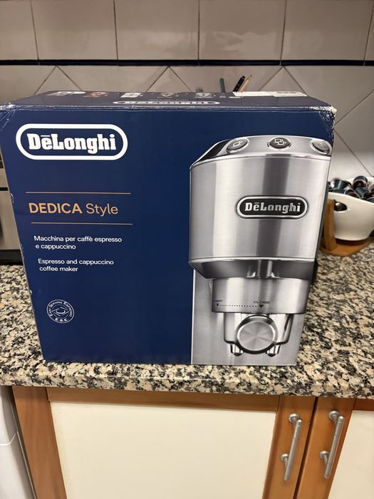Máquina de Café Manual DELONGHI Dedica Style EC685.M (15 bar -
