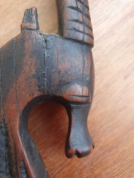 Estatueta antílope em madeira