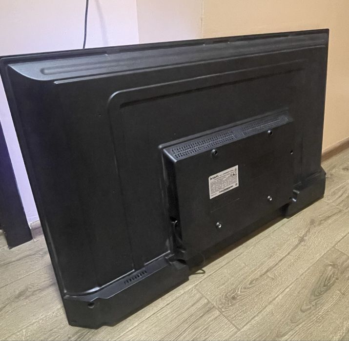 Bravis LED-43G5000 + T2 (43”)