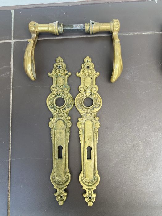 Okucia mosiezne do dzwi