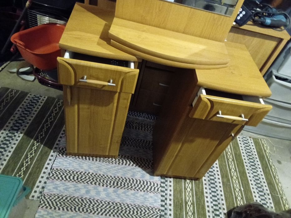 Toaletka z lustrem