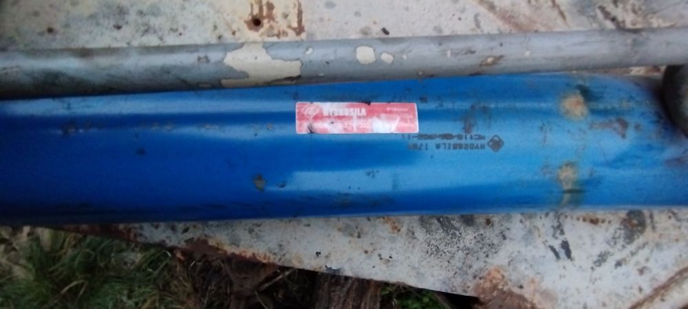 Гідроцеліндр навантажувача