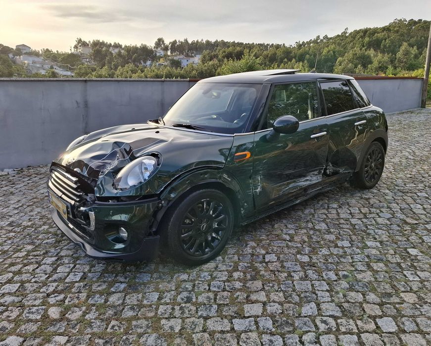 MINI 5 Portas Cooper D Apenas 121 Mil kms de 2017