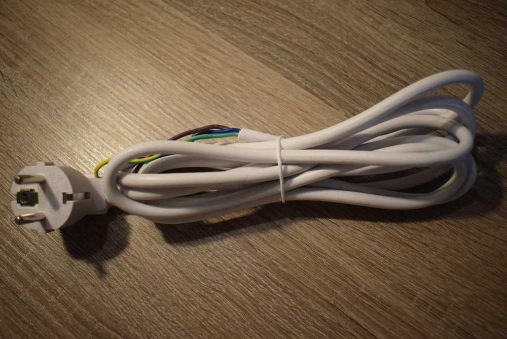 Kabel sieciowy , linka 3 x 1,5 mm z wtykiem ochronnym , 2,5 metra