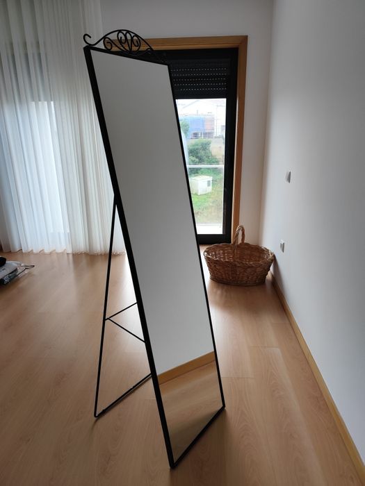 Espelho de pé, IKEA