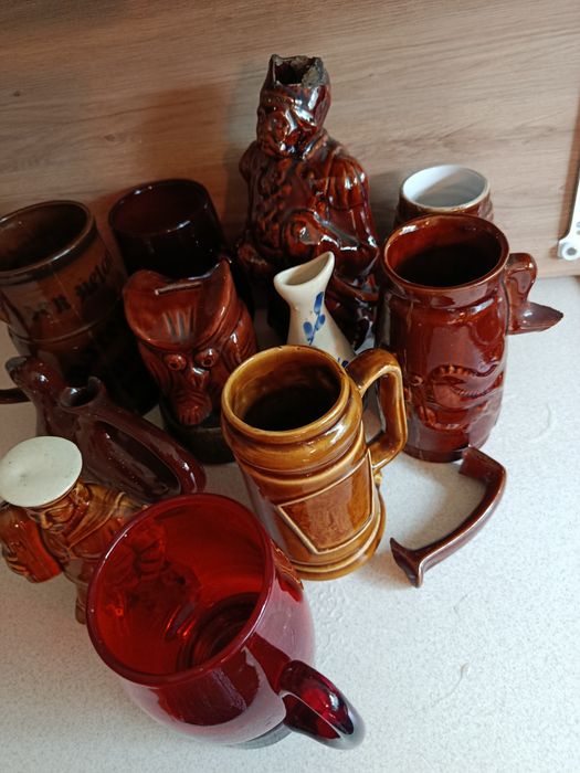 Zestaw kufli i dzbanków PRL