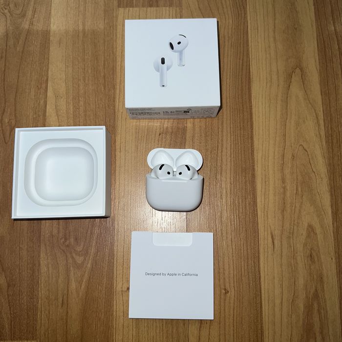 Apple AirPods 4 com Cancelamento Ativo de Ruído