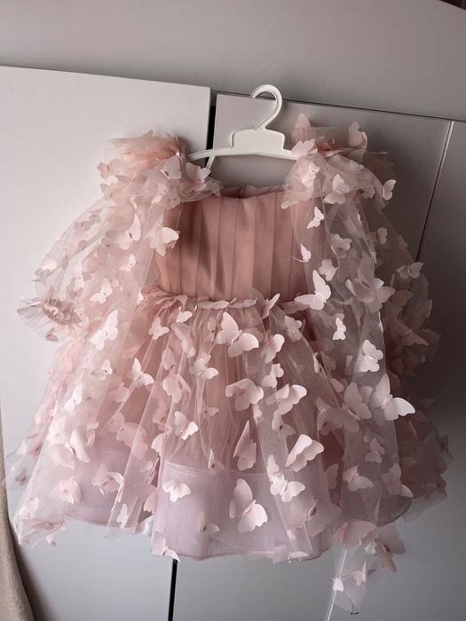 Um vestido para uma menina de 1 ano