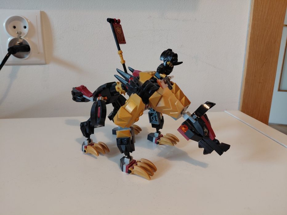 LEGO Ninjago 71790 Ogar łowców smoków