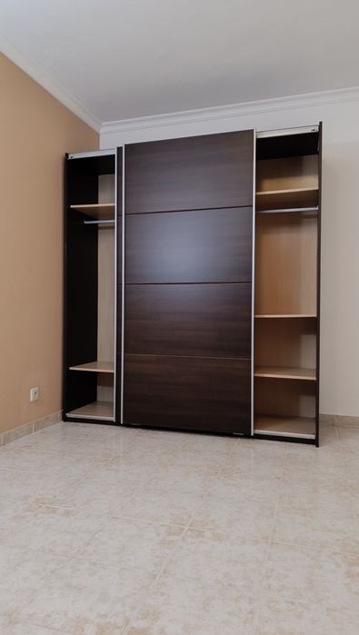 Roupeiro com duas portas á correr