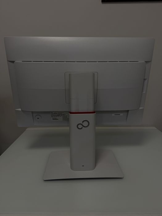 Широкоформатний монітор Fujitsu P24W-7 з матрицею 24" (1920x1200) IPS