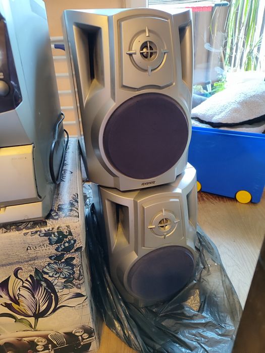 Stereo z głośnikami