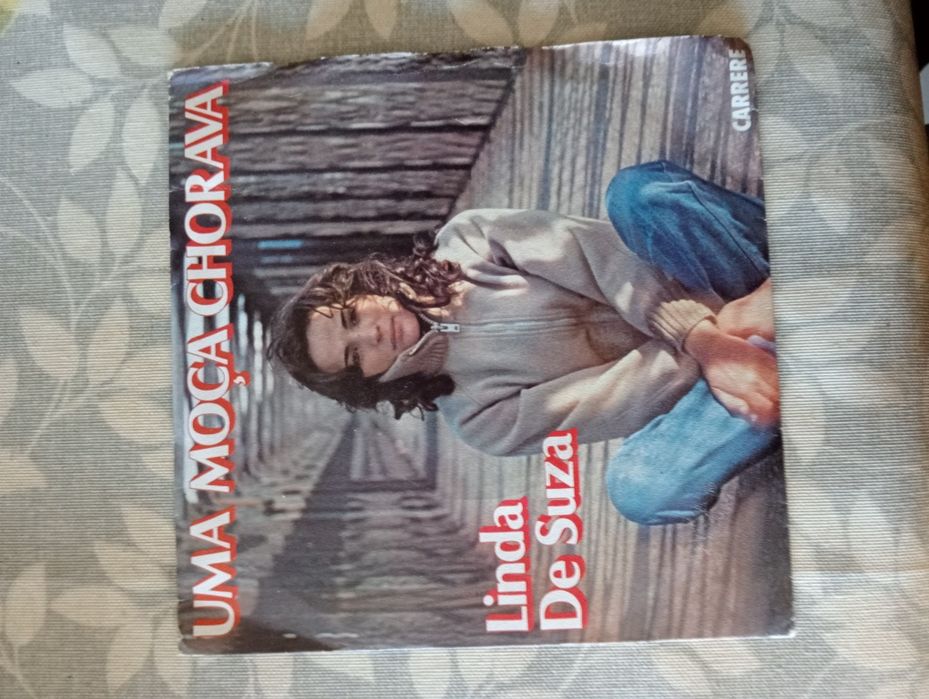 Vinil 7 pol de singles da Linda de Suza c/ o single Uma Moça Chorava