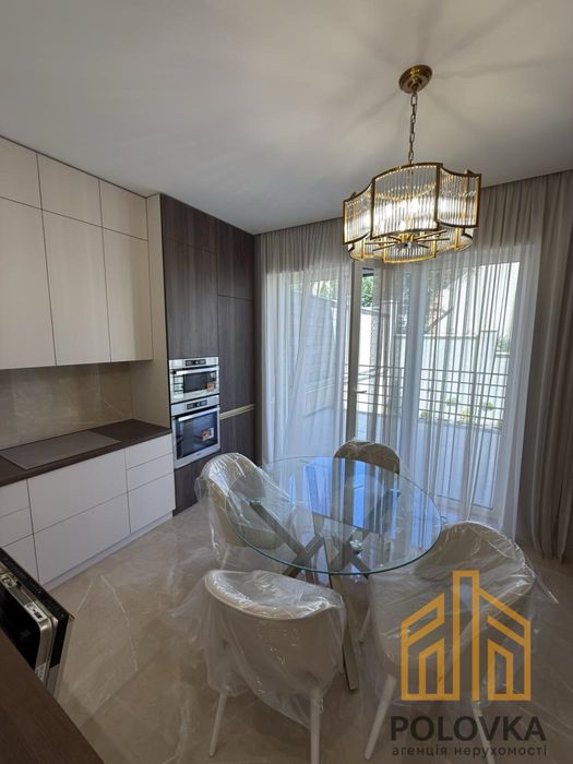 БЕЗ КОМІСІЇ Продаж 3-кімнатного таунхаусу з гаражем у центрі міста