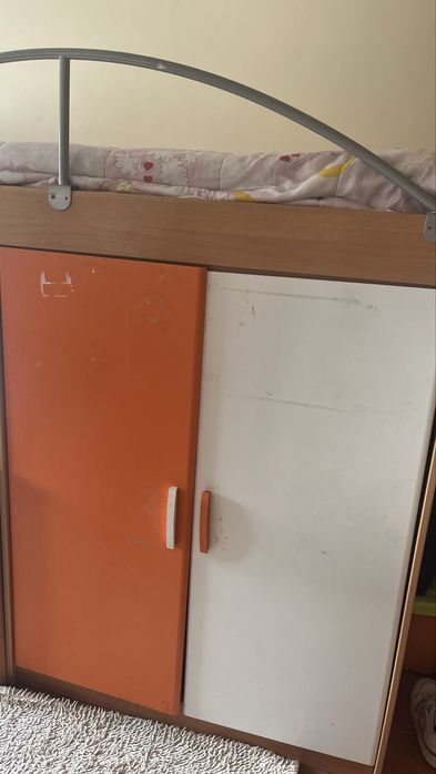 Cama beliche com armário incluído- Ótimo estado