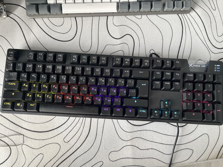 Продам механічну клавіатуру