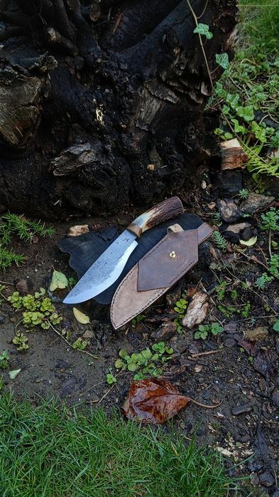 Ręcznie wykuty nóż kukri. Nóż myśliwski. Nóż do lasu. Knifemaking