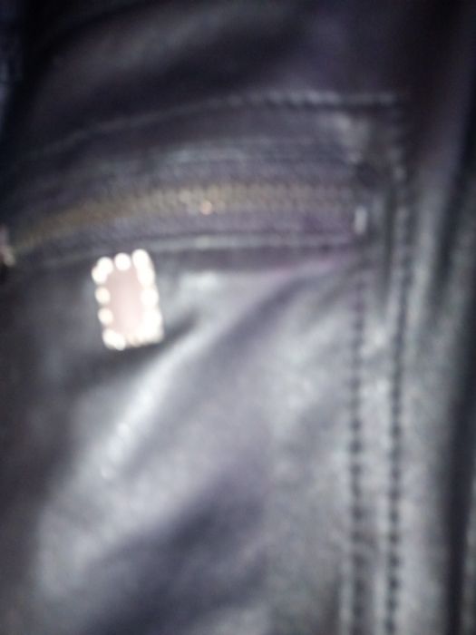 Женская черная куртка размер 52;воротник-капюшон с чернобурки;