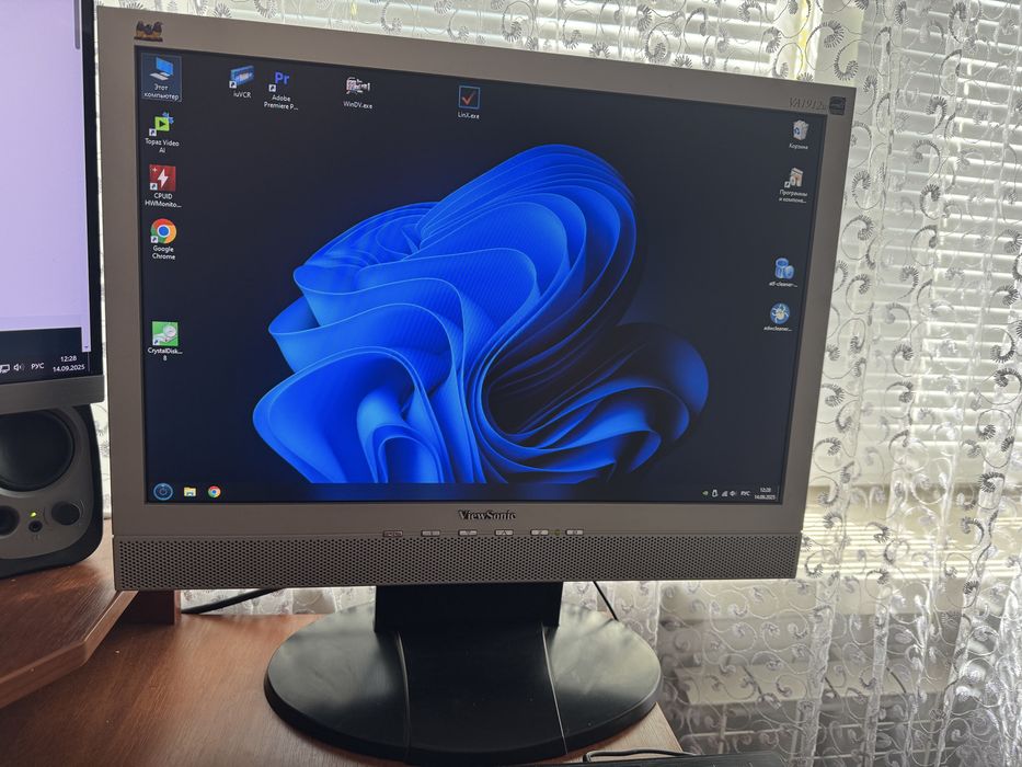 Монитор ViewSonic VA1912w. Широкоформатный 16:10 с динамиками.