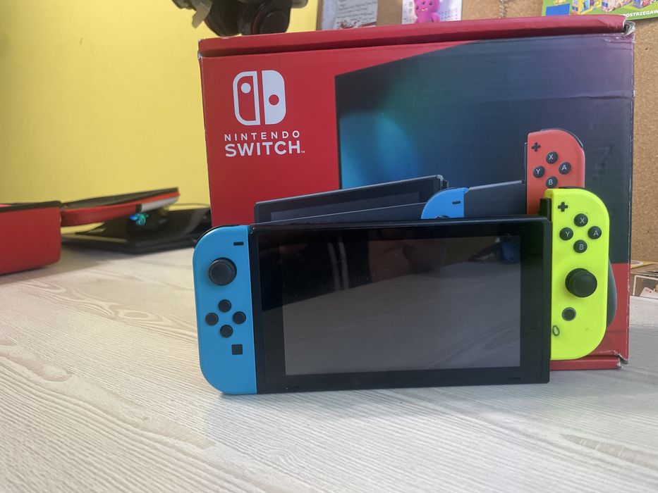 Konsola nintendo switch z dwoma platnymi grami