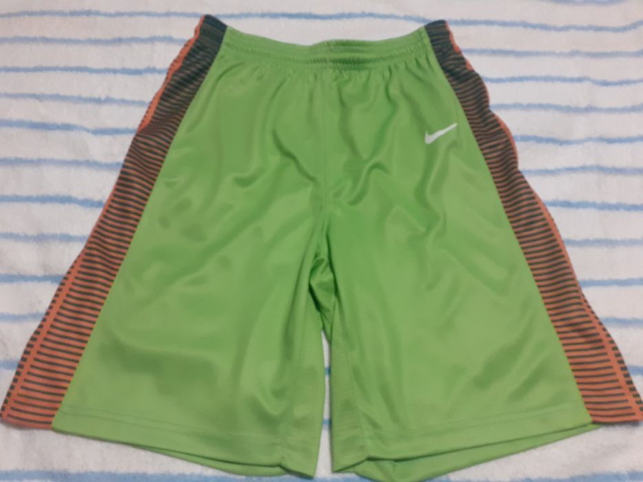 Calção Nike tm 12/13Anos  Novo