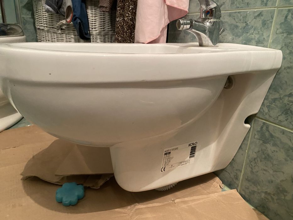 Dwa bidety, bardzo malo uzywane, z osprzetem i wylewka