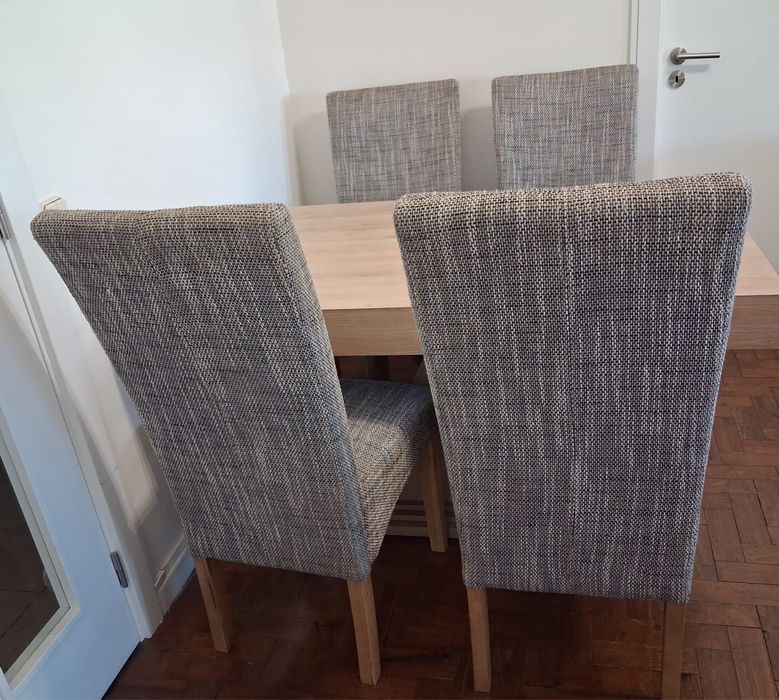 Mesa extensível + 4 cadeiras
