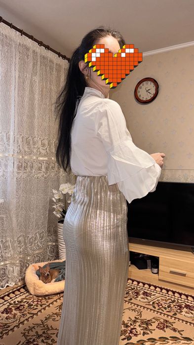 Золота спідниця з розрізом Юбка на свято Народження 8 березня