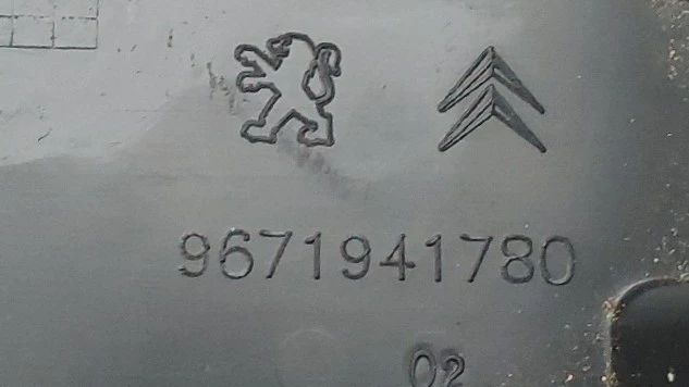Plástico genérico PEUGEOT 208