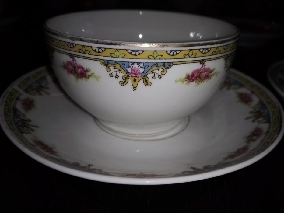 Chávenas e pires e taça