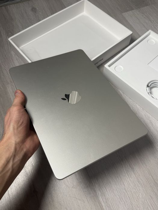 macbook air 13 m3 (2024) 8/256 офіційний 92% акумулятор