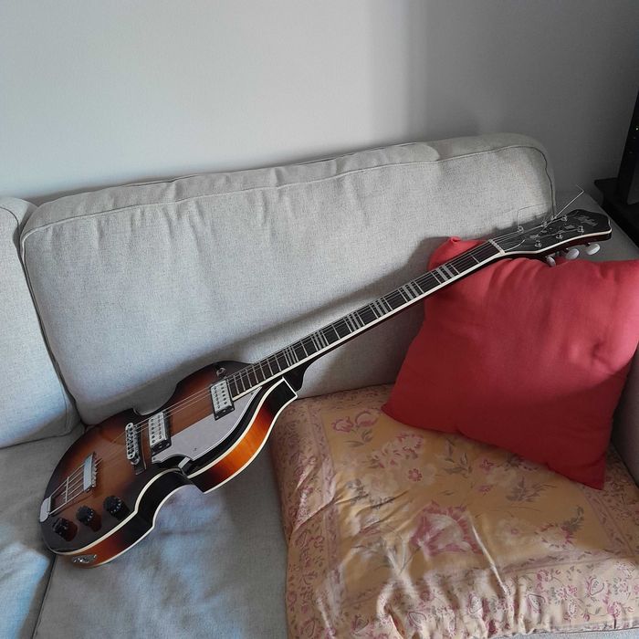 Guitarra eletrica 6 cordas Hofner em bom estado