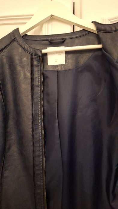 Vendo casaco de Senhora de pele verdadeira nunca usado.