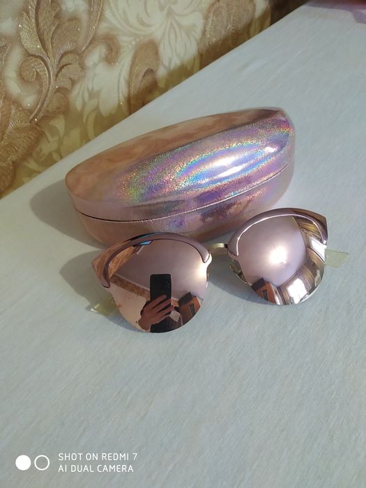 Стильні окуляри.