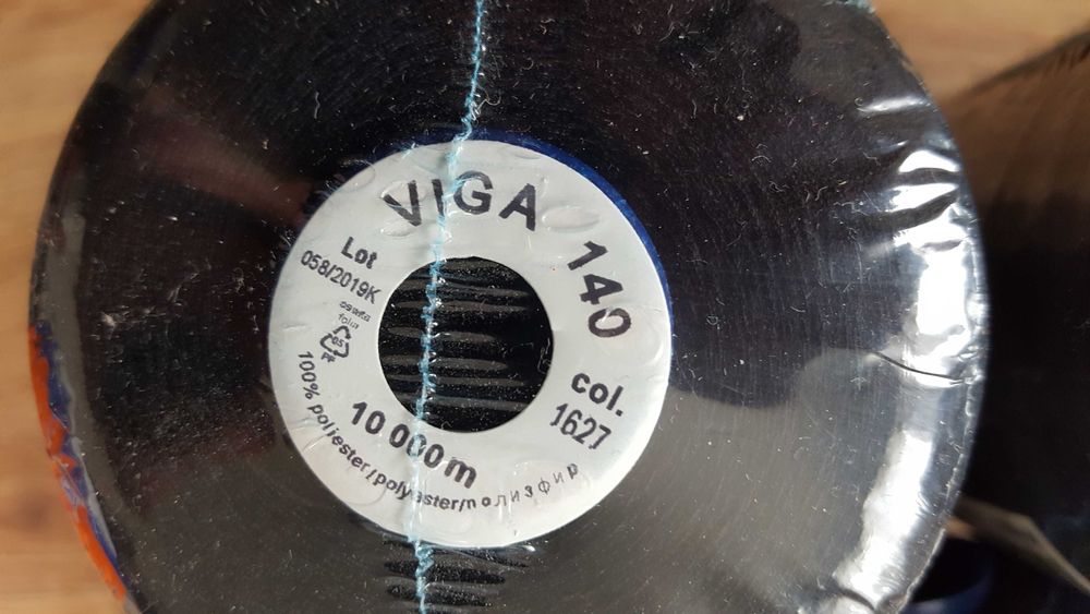 zestaw nici - białe i czarne