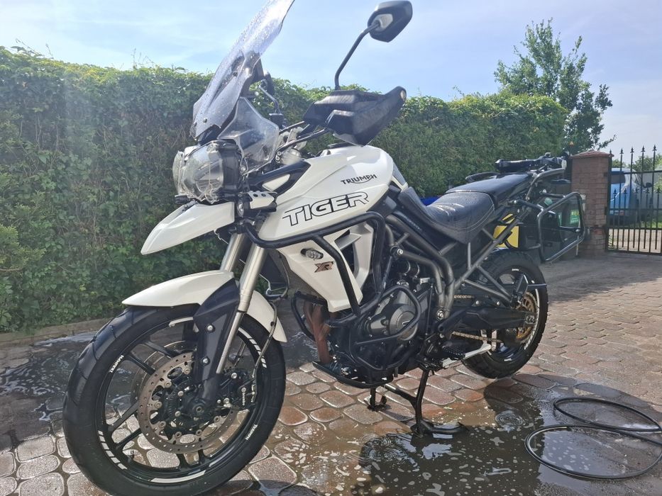 Triumph tiger 800 xrt max wyposażenie 3 kufry navigacja andiod kamery